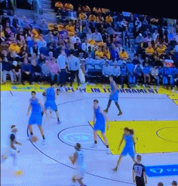 这强度真的合理吗?灰熊防守库里时疯狂拉拽抱 裁判视若无睹