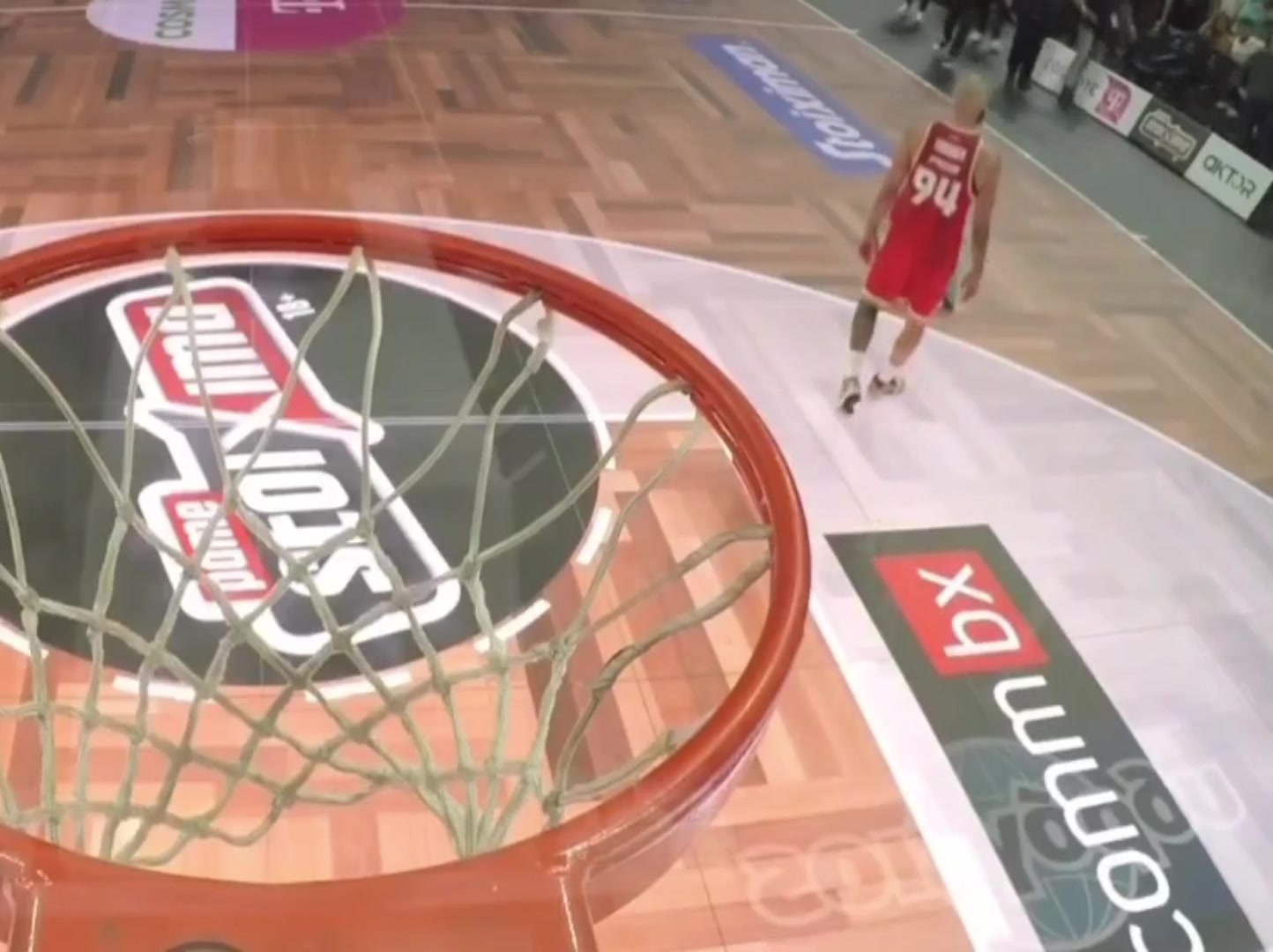 因向球迷做撸迪克手势 富尼耶被帕纳辛纳科斯队及部分球迷起诉